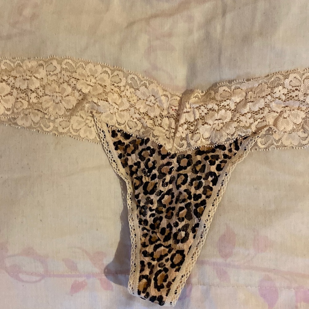 Brand new Pink by Victoria Secret never worn. Size large. Leopard print.